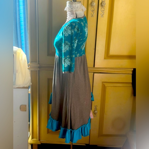 Girl’s teal ruffle top - Picture 2 of 2